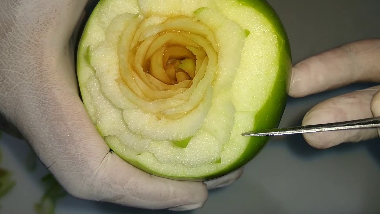 ROSA EN MANZANA.