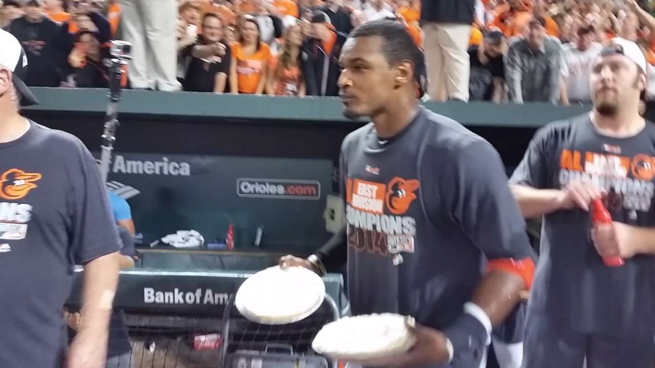 Jones celebrates with O's fans after clinching East