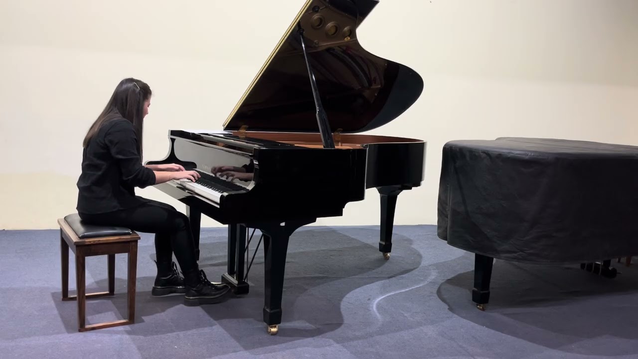 Johannes Brahms - Capriccio op76 n1 - Fiorela Marangon