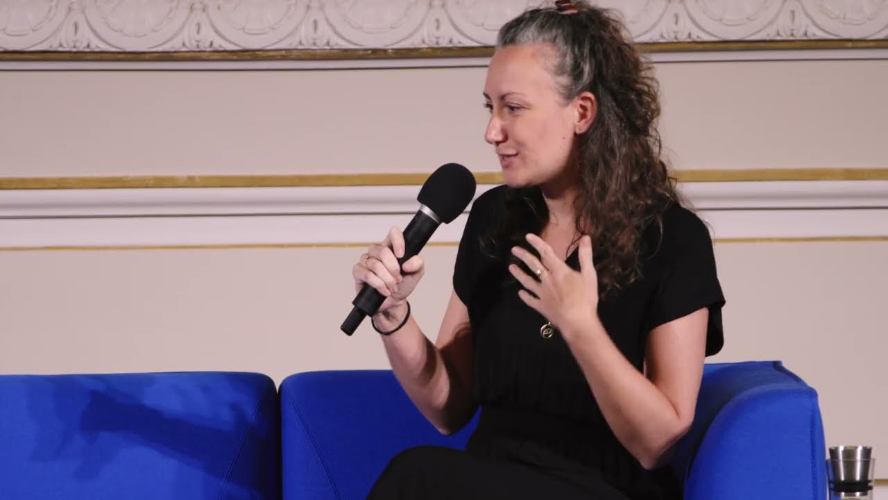 Jüdische Kulturtage 2025 – Das Blaue Sofa mit Sarah Levy