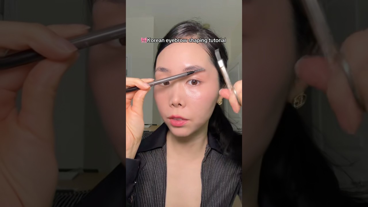 How Koreans Girls Cut Their Eyebrows! #kbeauty #eyebrows #koreanmakeup #kpop