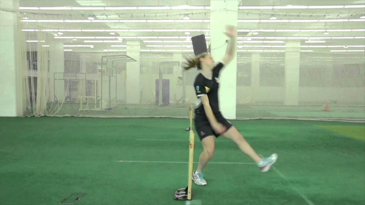 Pace Bowling Coaching Tips with Anna Lanning