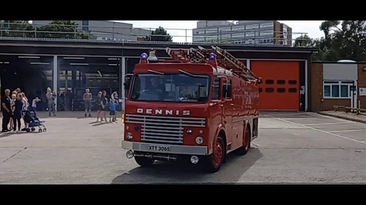 Two Vintage Pumps Leaving Torquay on Lights + Two Tone | Hampshire and Devon fire and Rescue Service