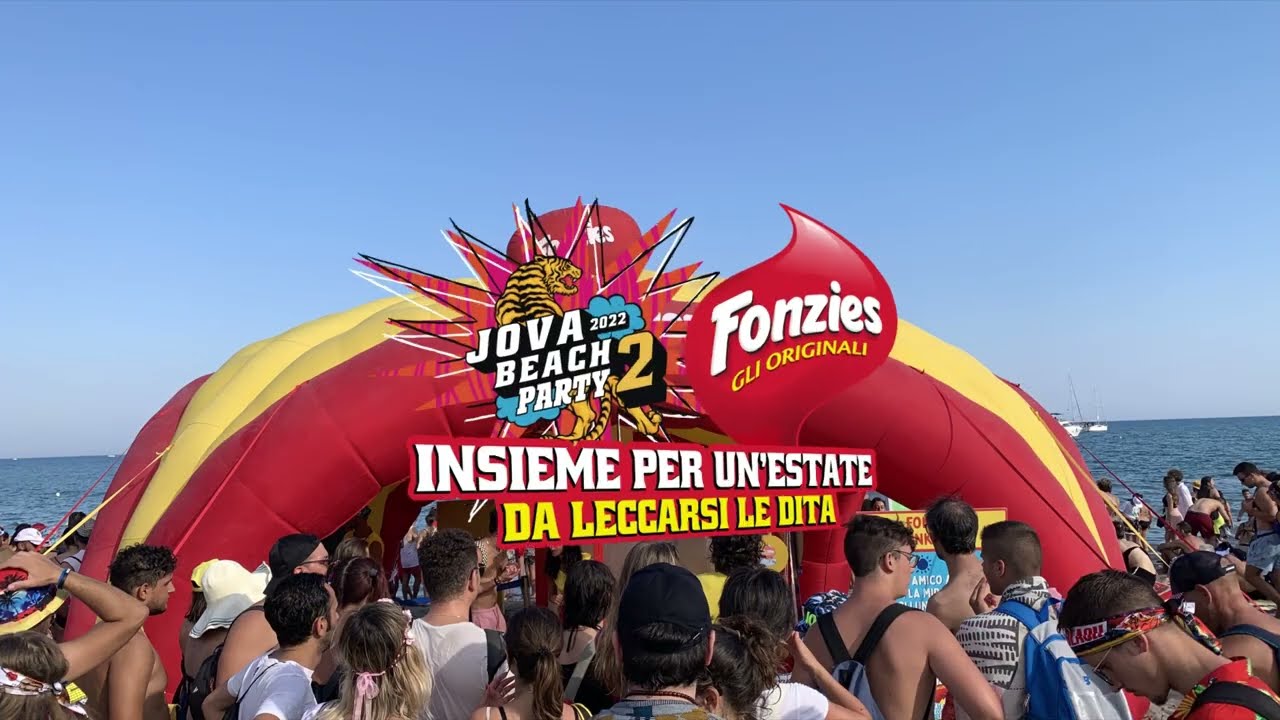 Fonzies & Jova Beach Party insieme per un'estate da leccarsi le dita!