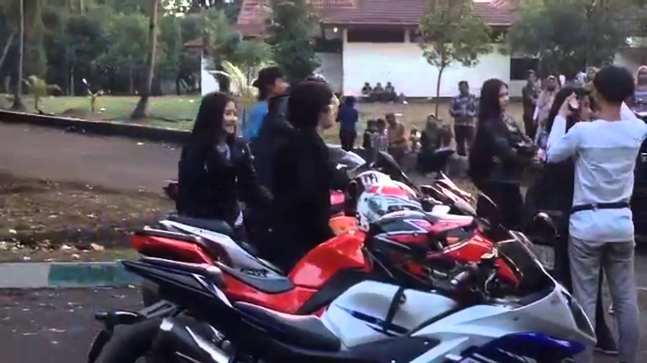 BTS Aliando Prilly Bercandaan Sebelum Adegan Naik Motor (cr aliilypicts)