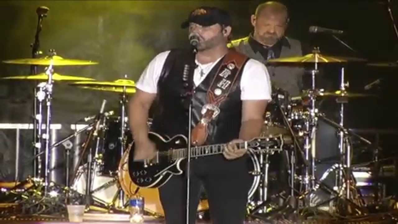 Randy Houser - Live - Rockin River Music Fest - by Gene Greenwood