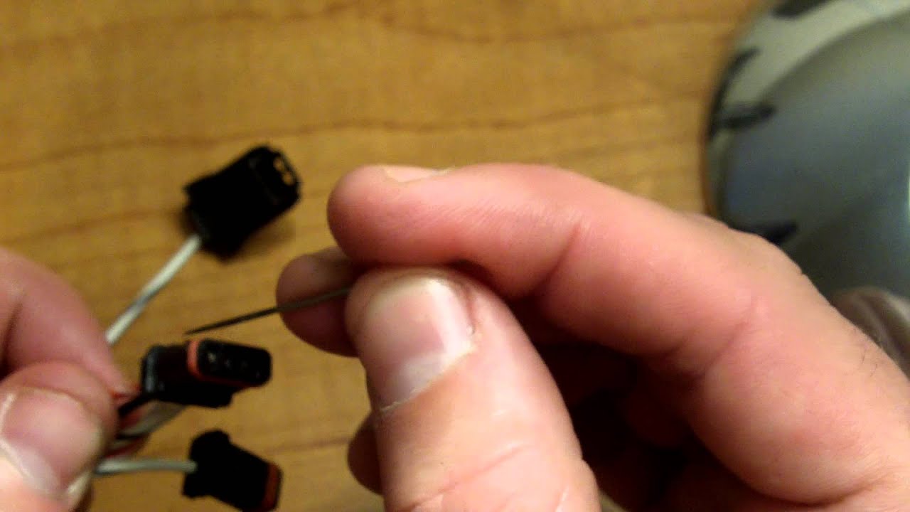 Harley Davidson Dyna Street Bob Wire Removal for Handlebar replacement