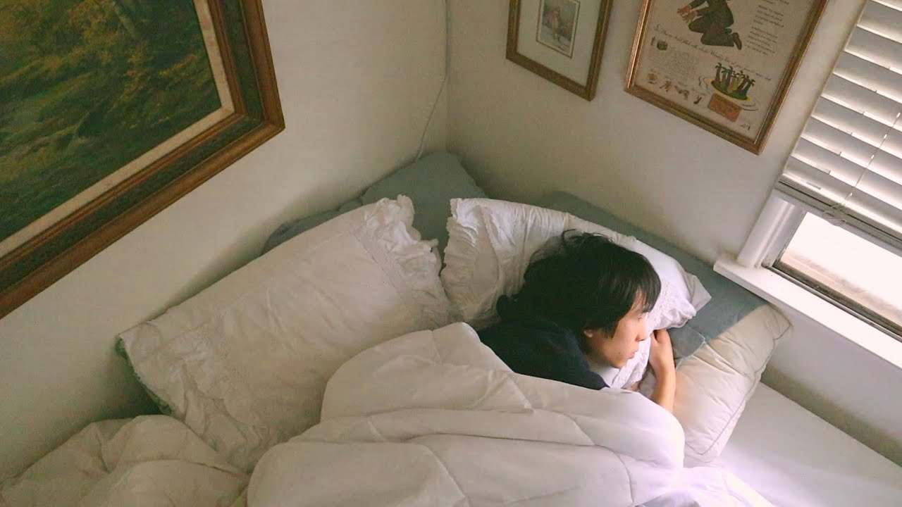 romanticizing living alone for the first time