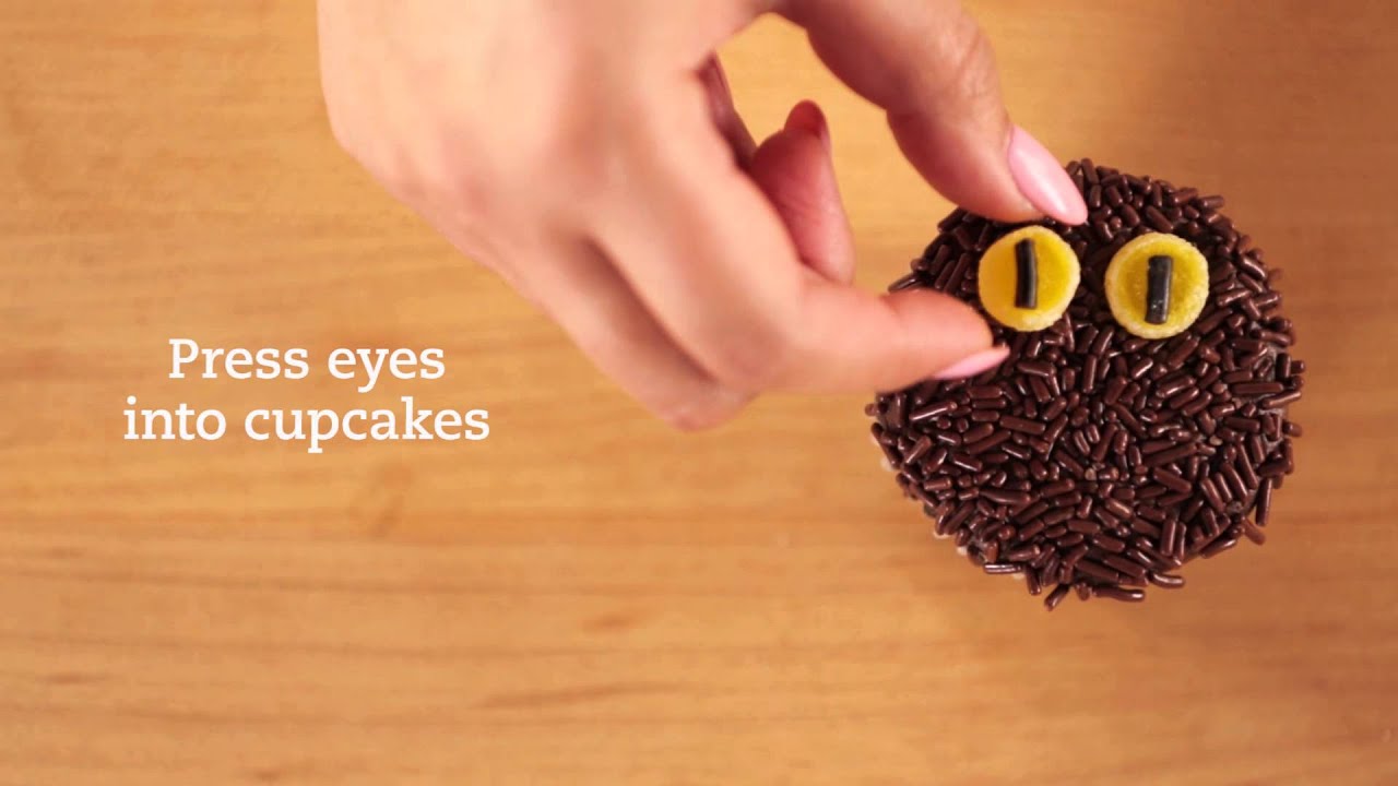 Adorable Black Cat Cupcakes