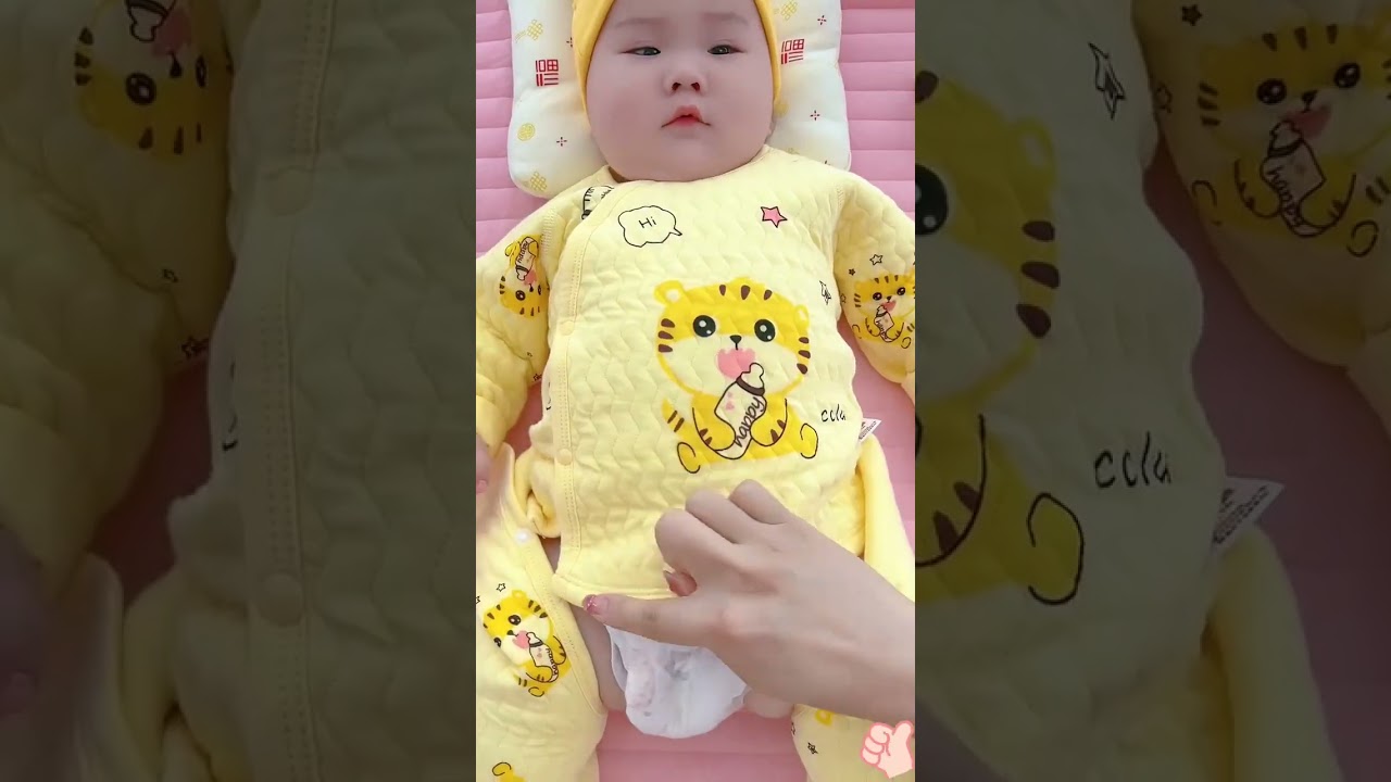 The baby's traditional Chinese style vest is really beautiful. It is 