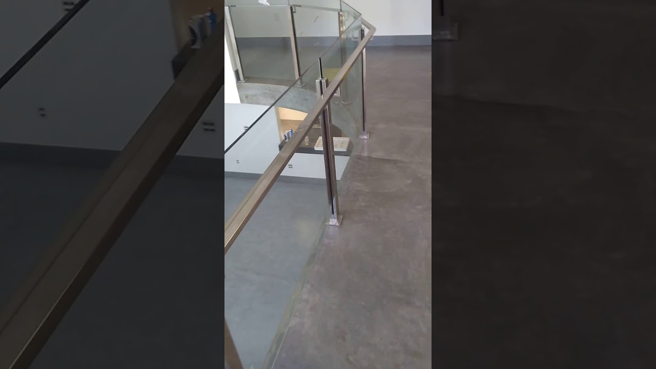 Corrim&atilde;o e guarda corpo em a&ccedil;o inox coluna H