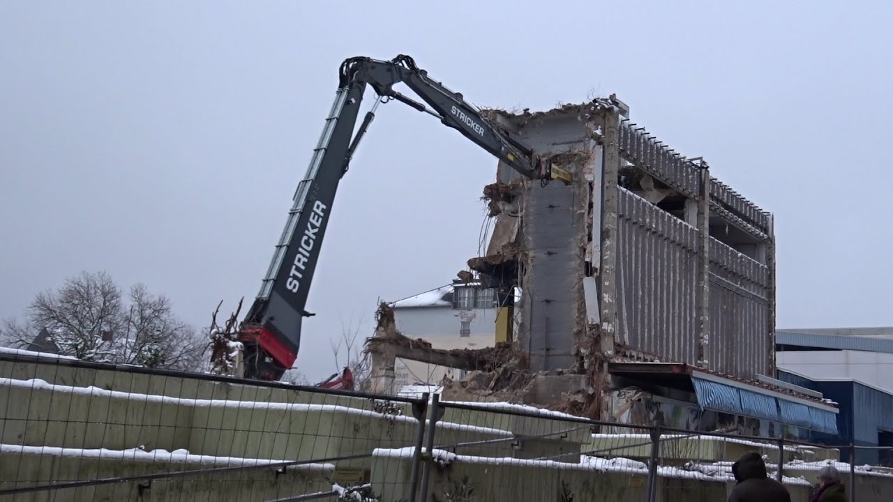 Iserlohn Schillerplatz Abriss des Karstadt Warenhauses 19.01.2023