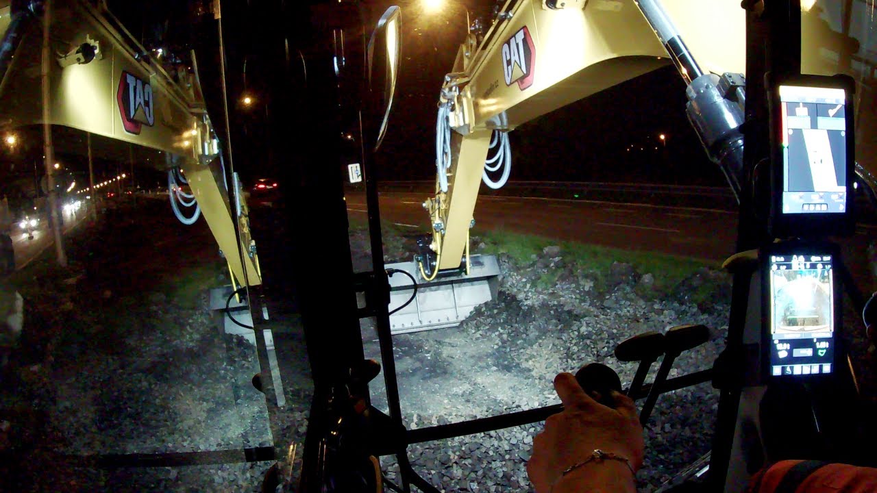 Kopeme kolejiště II / NIGHT SHIFT - NEW CAT 323 Grade control