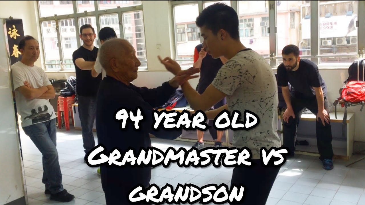 Wing Chun 94 Year Old Grandmaster Ip Chun Vs Grandson Chi Sao ( Sticky Hand )