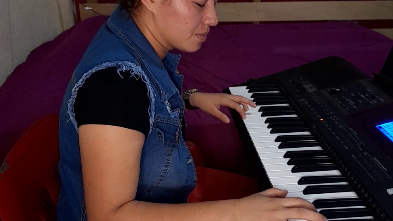 Pero hay un Dios de amor cover Gelesita Molina