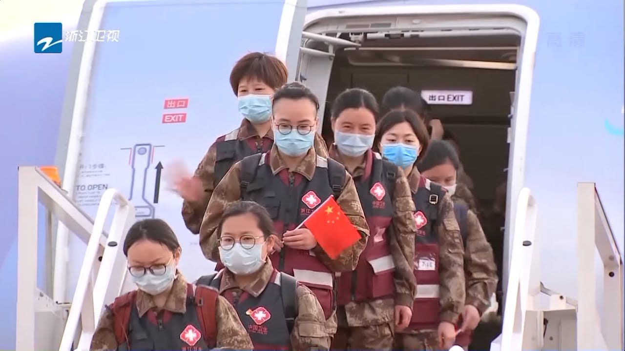 新冠肺炎|首批支援湖北的医疗队今日凯旋返程！市民们在路边举旗欢迎《众志成城 防控疫情》20200319 [浙江卫视官方HD]