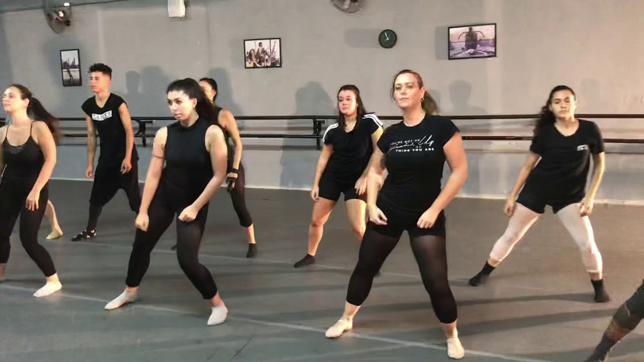 Aula de Dança - Aquecimento Coreografado de Jazz Dance