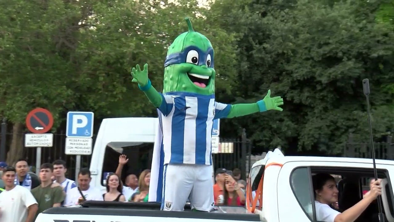 La Plaza Mayor de Leganés llena en la fiesta del ascenso a Primera