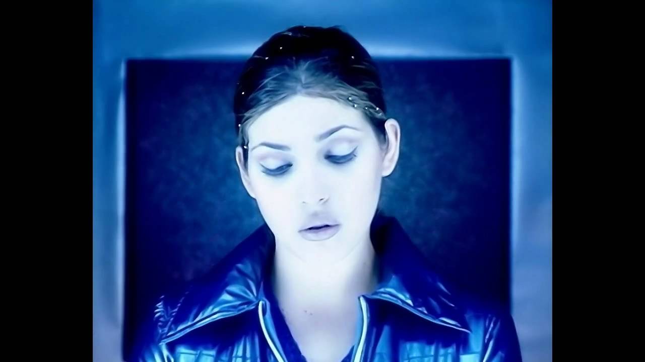 Στην Πίσω Τσέπη Του Blue Jean - Κατερίνα Κυρμιζή | Official Music Video