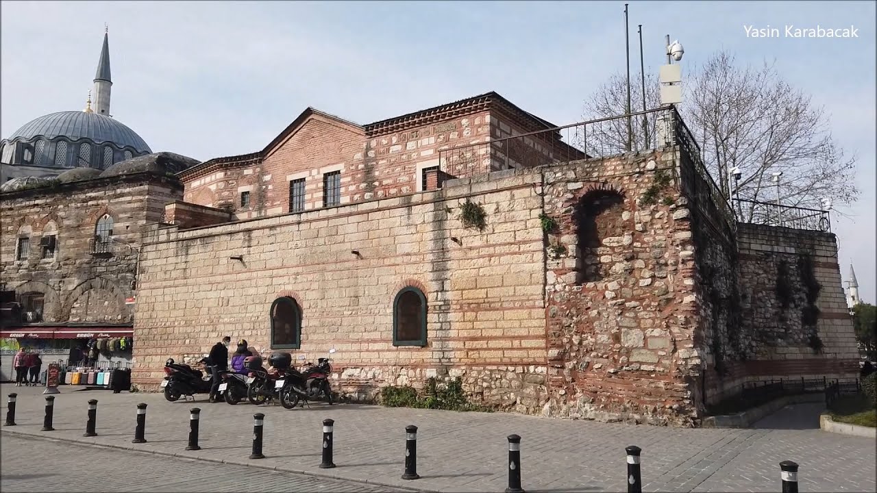 Kiraz Han ve Hali&ccedil; Surları (Ottoman Building and the Sea Walls)