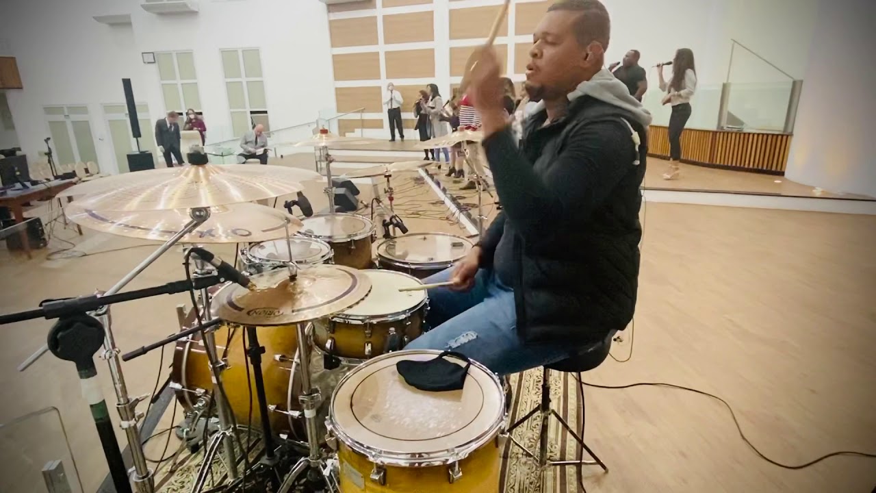 Denis Cruz com muito louvor Cassiane (Drum cover)