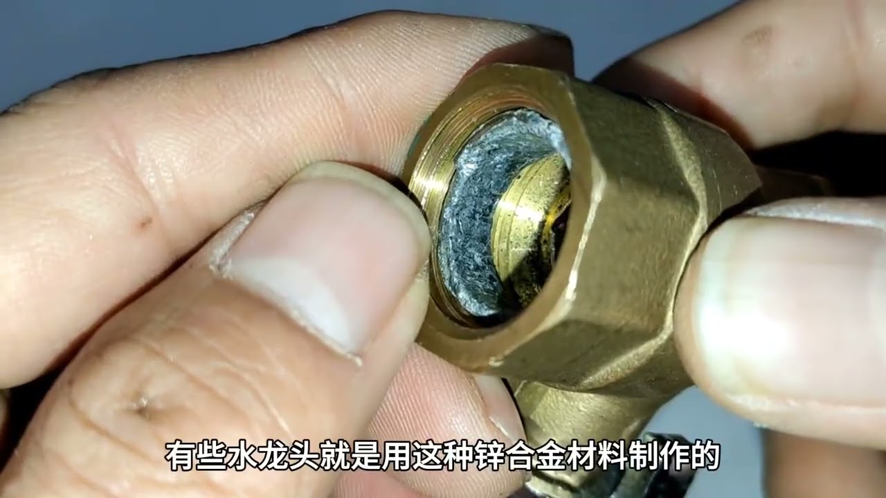 水管里面有断丝怎么取出来？不要花钱买断丝取出器，教你一招解决 #水电工知识 #取断丝的方法 #生活妙招分享 #科普知识 #小发明大作用