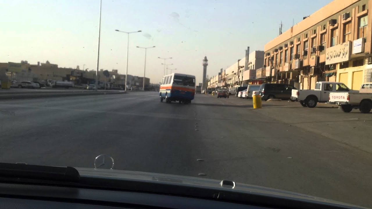 درفتت باص خط البلده بالرياض امس بشارع الحمزه بالنسيم