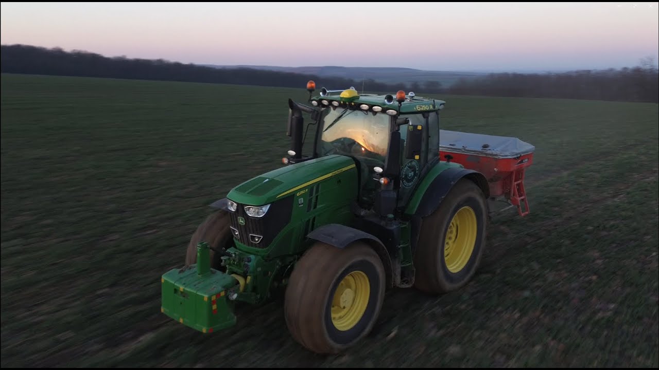 FERTILIZER SPREADING 2024 - John Deere 6250 R + Kuhn Axis 40 - Sipos SHR