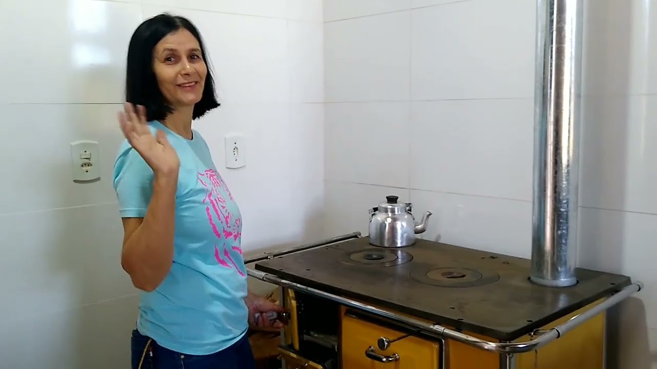 Cozinhando primeira vez no fogão econômico#cozinhando