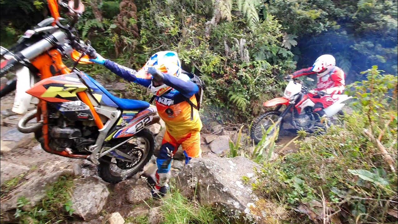 Motos por caminos y senderos peligrosos, carreras de Motos por los lugares m&aacute;s peligrosos, al l&iacute;mite