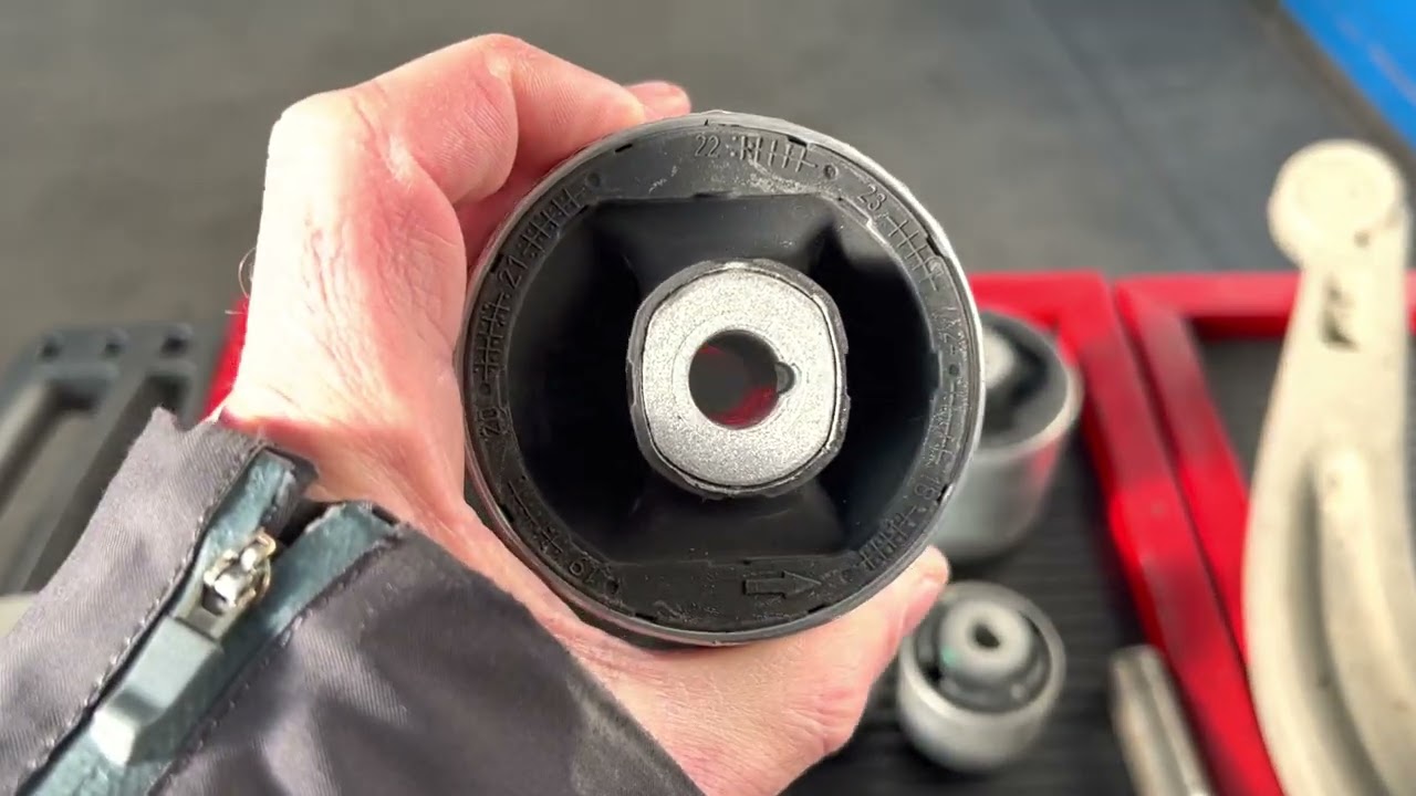 Sostituzione silent block per risoluzione  problematiche rumorosità avantreno Audi A4 e Q5.