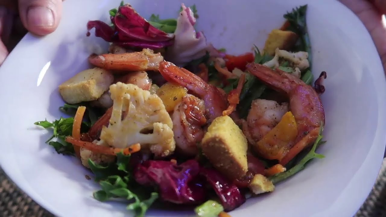 ZO MADE A DELICIOUS SALAD 🥗 🌻💕