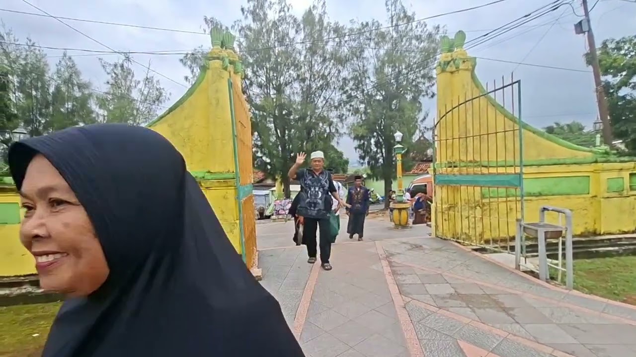Jamaah Wali 9 Jombang Ziarah Wali Madura