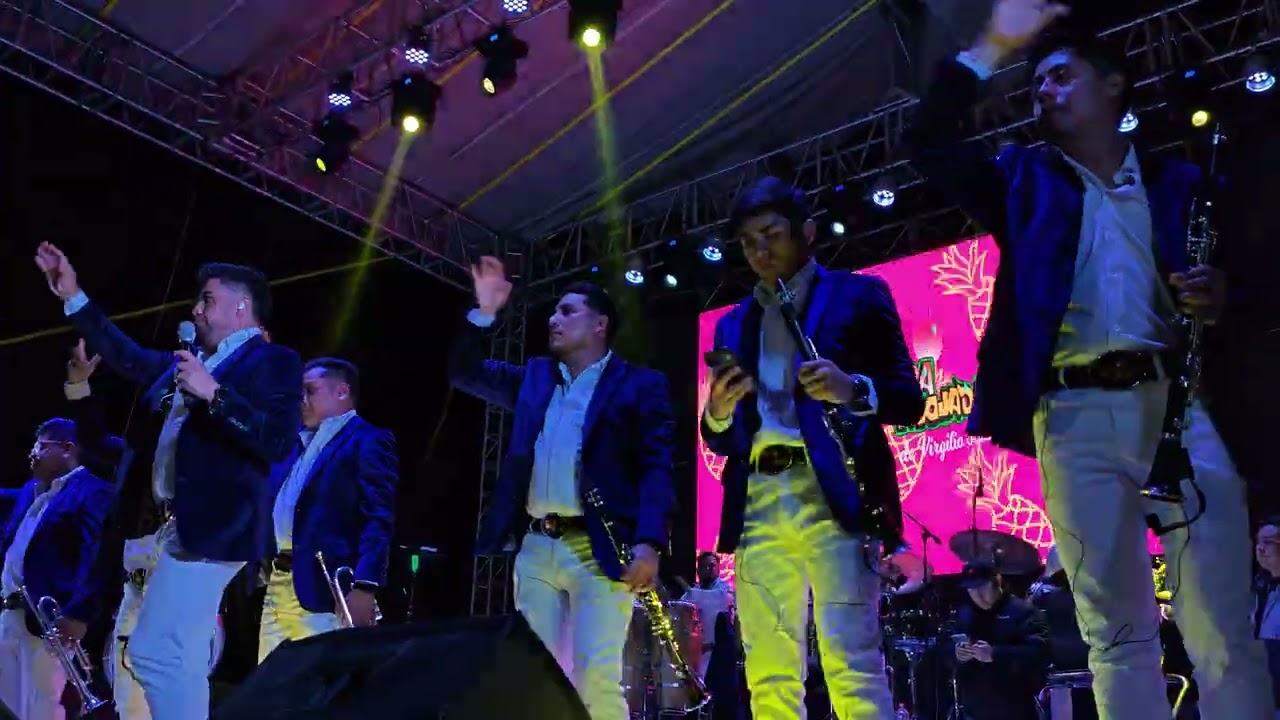 Flor de Piña - Banda Tierra Mojada. En Vivo 2025.