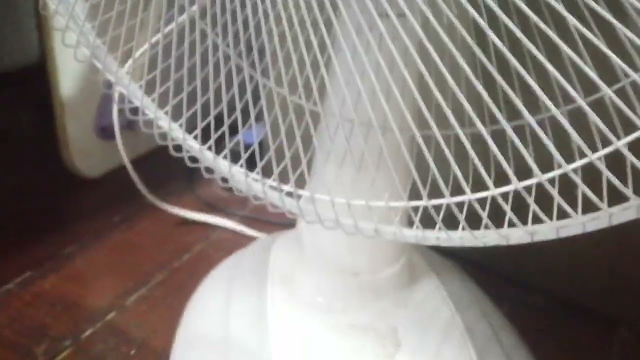 A kangaroo KGTF89mm 16 inch table fan