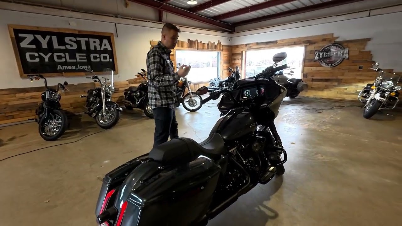 Used Bike Spotlight: 2025 Harley-Davidson Road Glide | Zylstra Harley-Davidson of Ames, Iowa