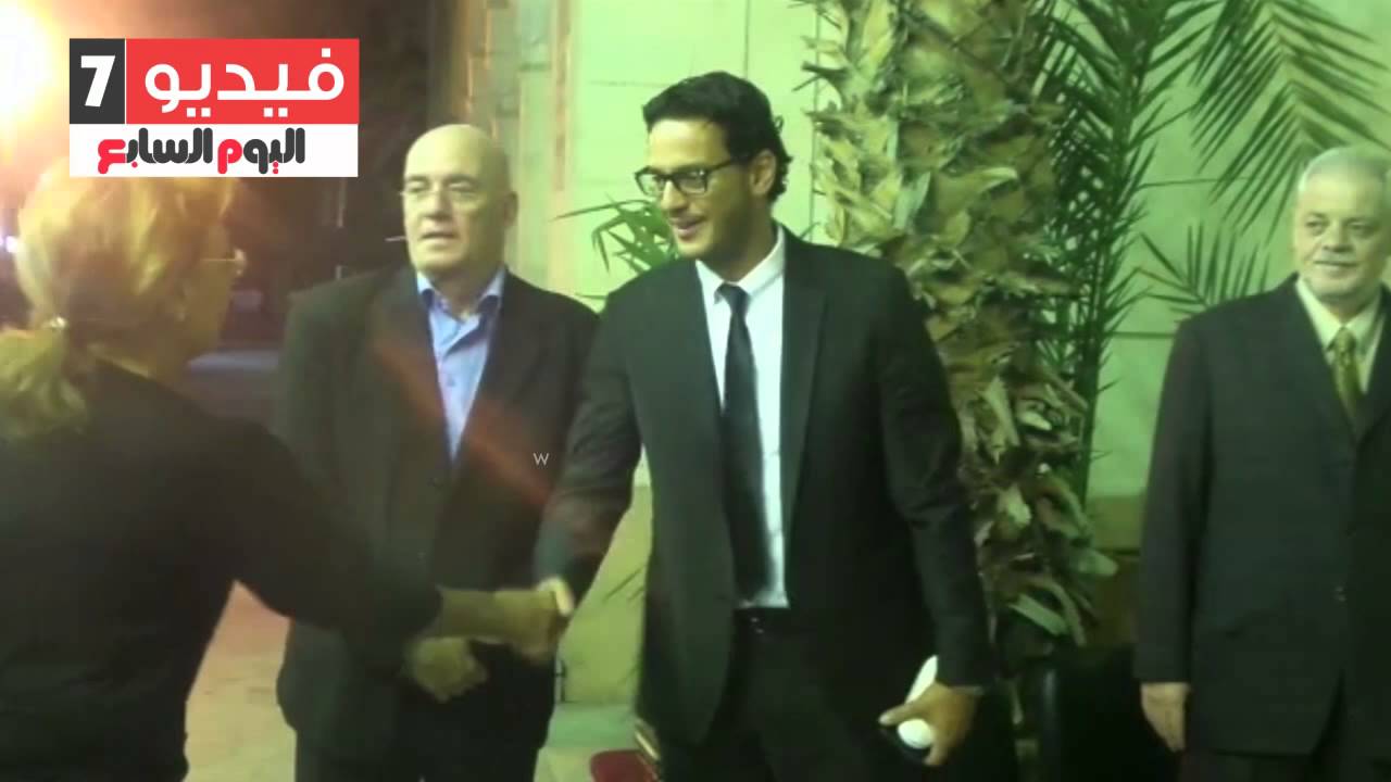 خالد أبو النجا يتلقى العزاء فى شقيقته بمسجد عمر بن عبدالعزيز