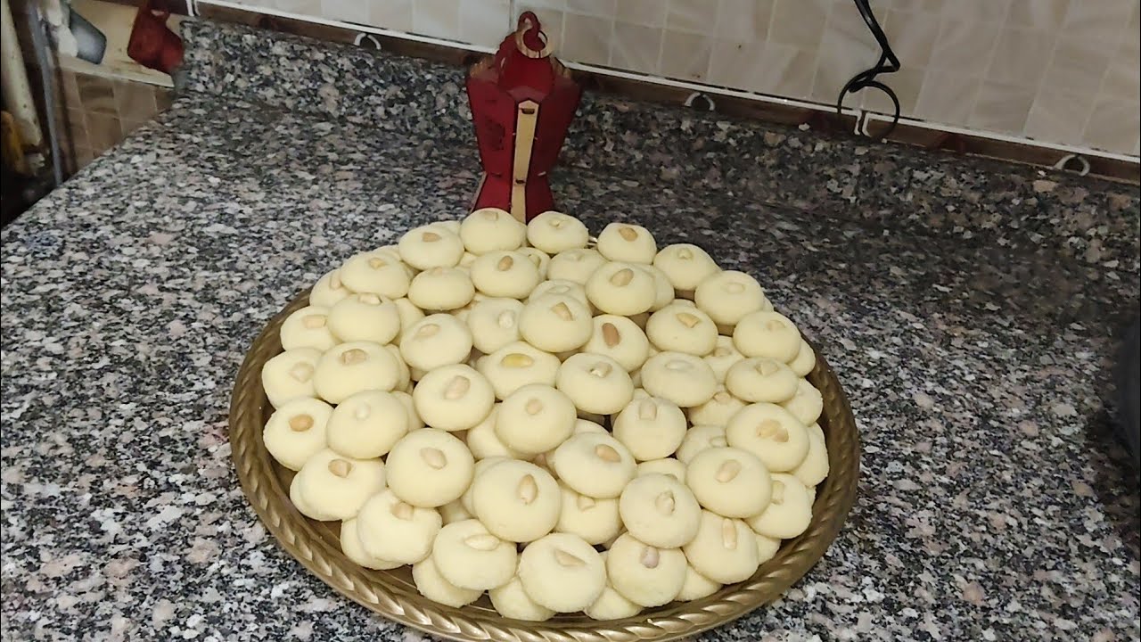 طريقه عمل الغريبه ولا هتسيح في الفرن ولا هتشقق👌🏻😋.... بس امشي على المقادير🤗