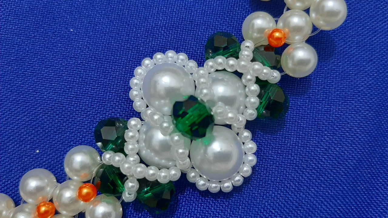 presilha de cabelo decorada com pérolas