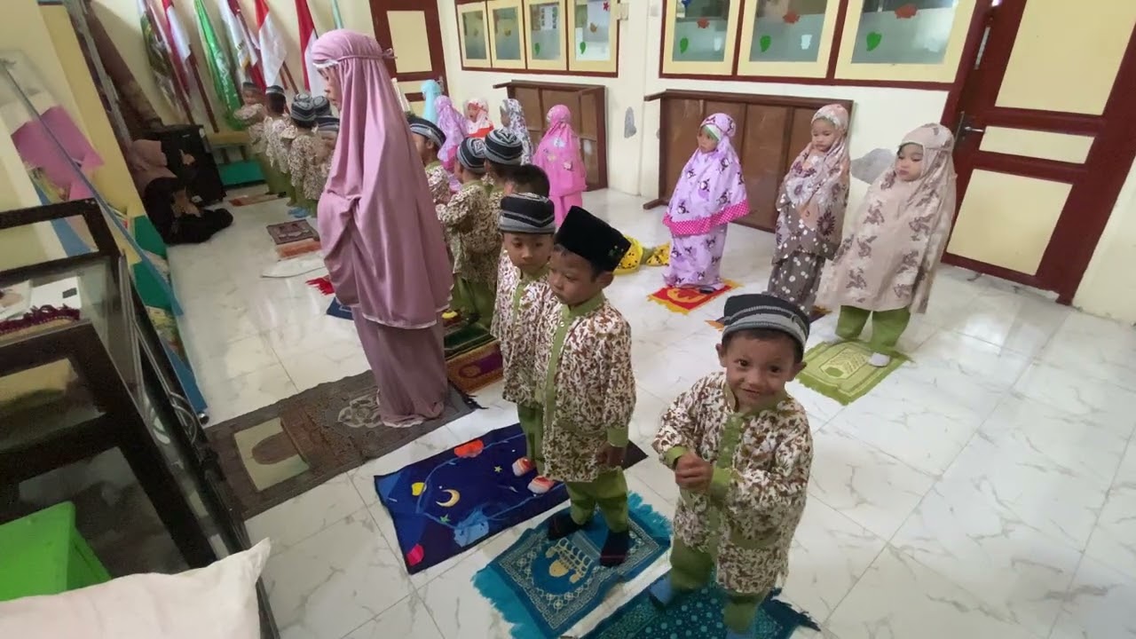KEGIATAN SHOLAT DHUHAH ANAK ANAK