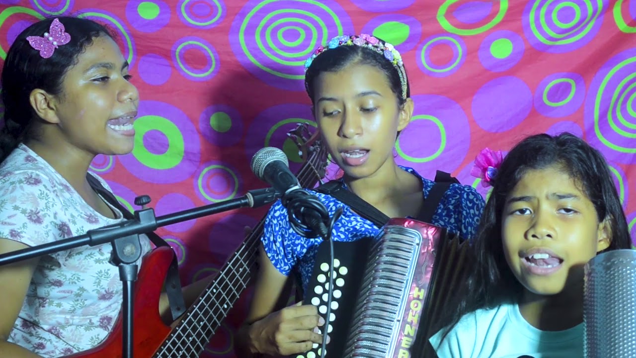 Las Hermanitas Oviedo - El Libro De La Vida (Video Oficial)