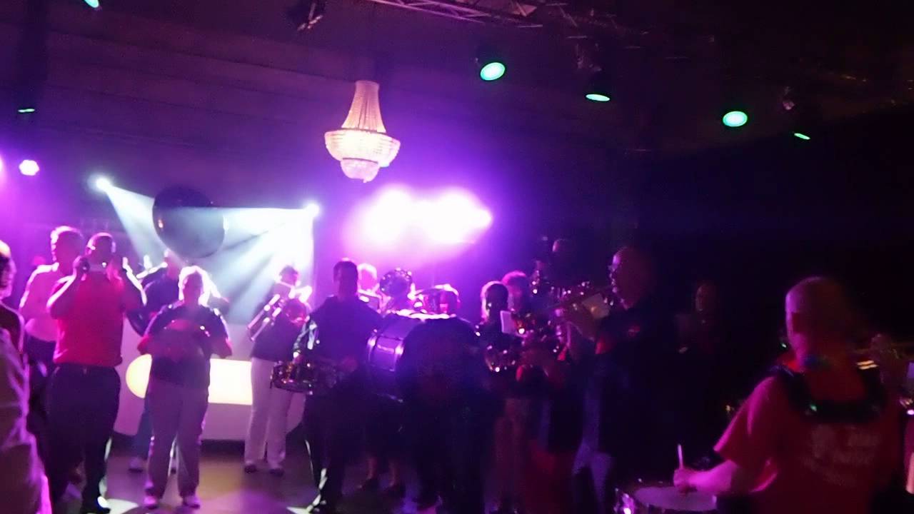 Trouw niet voor je 40 bent (samen met Dweilorkest DORST)