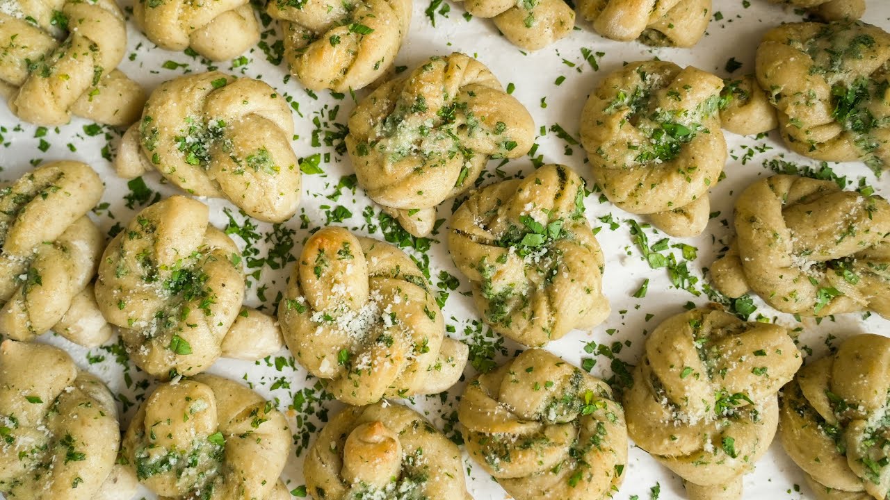Italian Spiced Garlic Knots 🥨