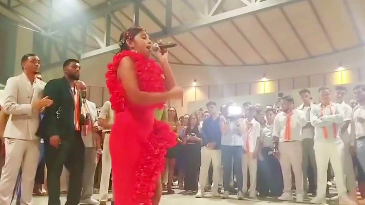 GITANA CANTANDO ESPECTACULAR RUMBA FLAMENCA EN LA FIESTA #gitanos24h #gypsy #flamenco #fiesta #cante