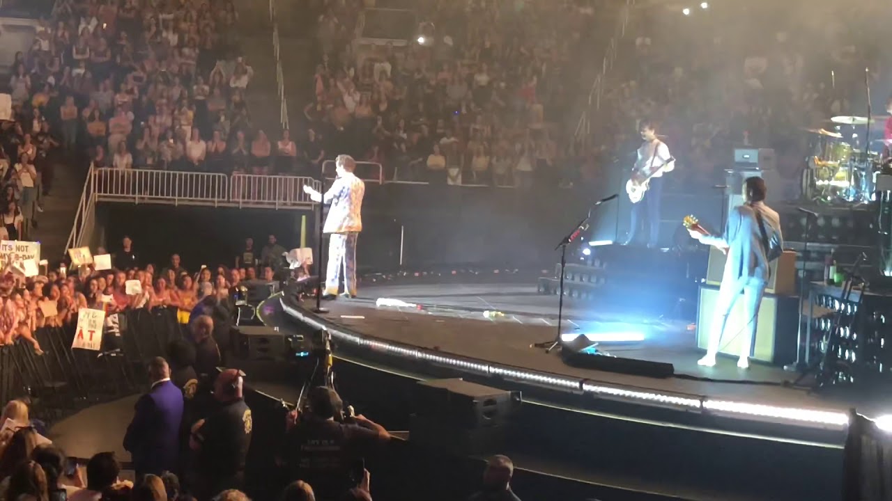 TINA SHES GAY!-Harry Styles San Jose Concert