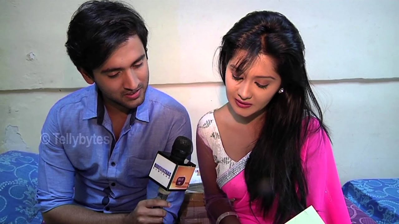 Mishkat and Kanchi aka Raj and Avni of Aur Pyaar Hogaya Receive Gifts from Fans