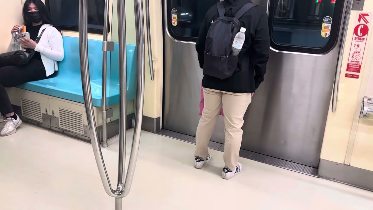 Taipei Metro - Nanjing Sanmin to Songshan Station Ride