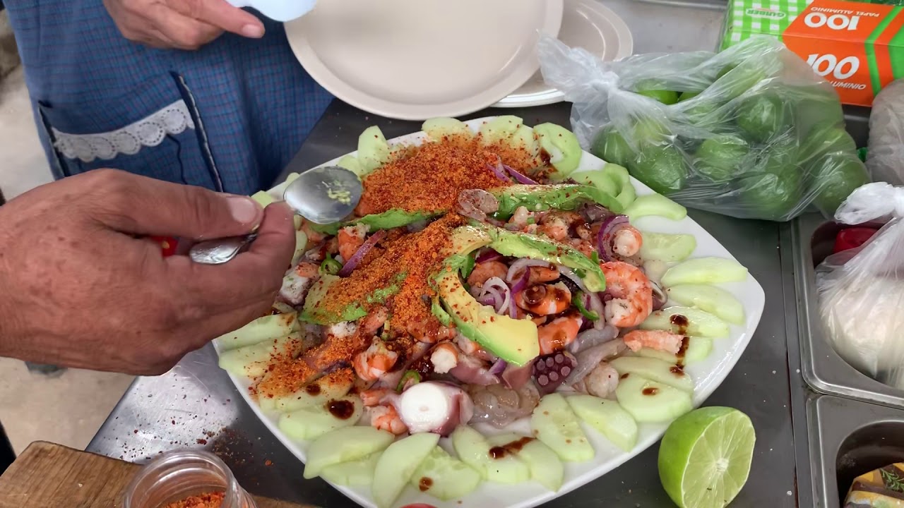 Camaron con pulpo con cebollita y bastante chiltepin