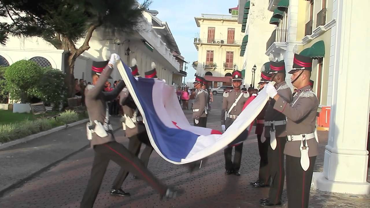 Niños acuden a ceremonia de Cambio de Guardia en el Palacio Presidencial