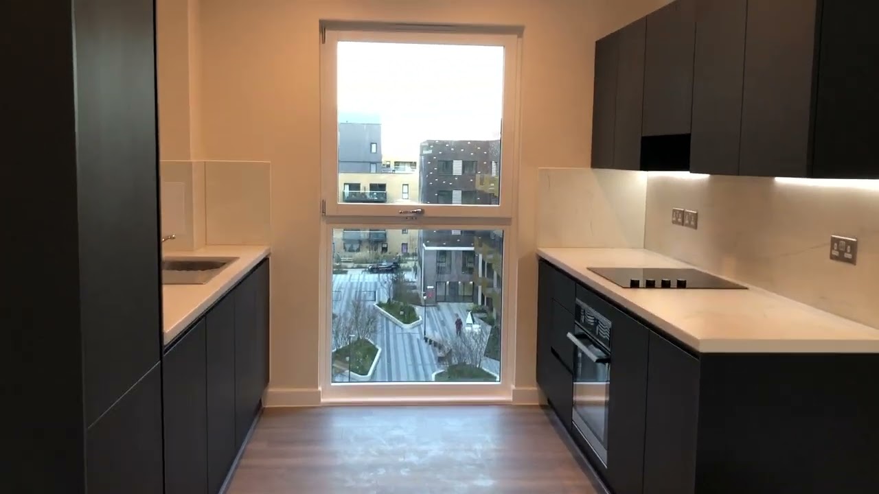 3 bedroom flat to rent in Blackhorse View